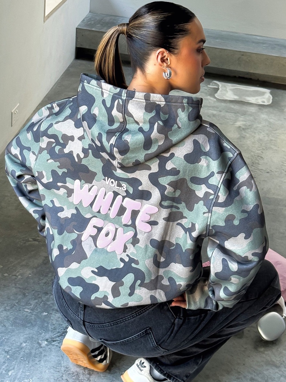 nwt $75 white fox Women’s Camo Hoodie sweatshirt Green XS / S oversized offstage - Picture 2 of 6